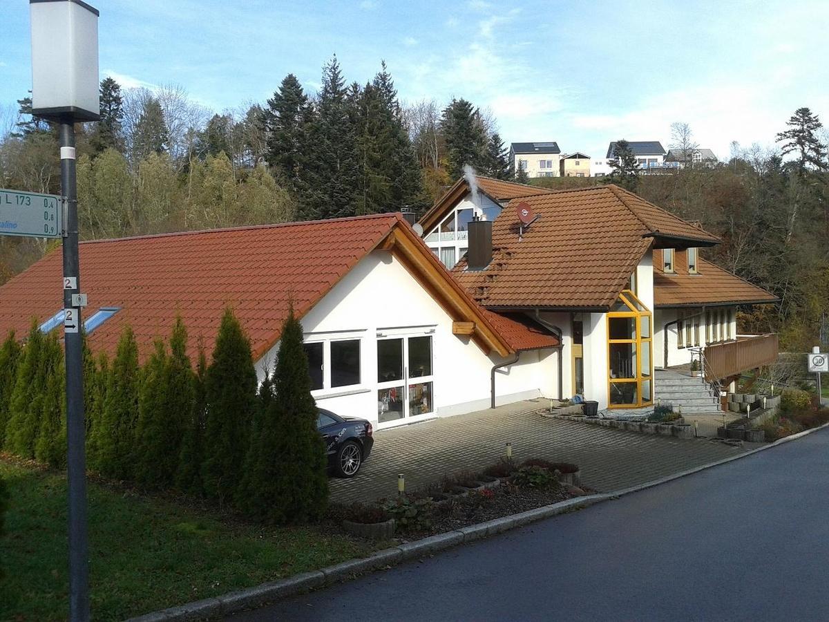 DZT-Schwarzwaldhotel garni Unterkirnach Exterior foto