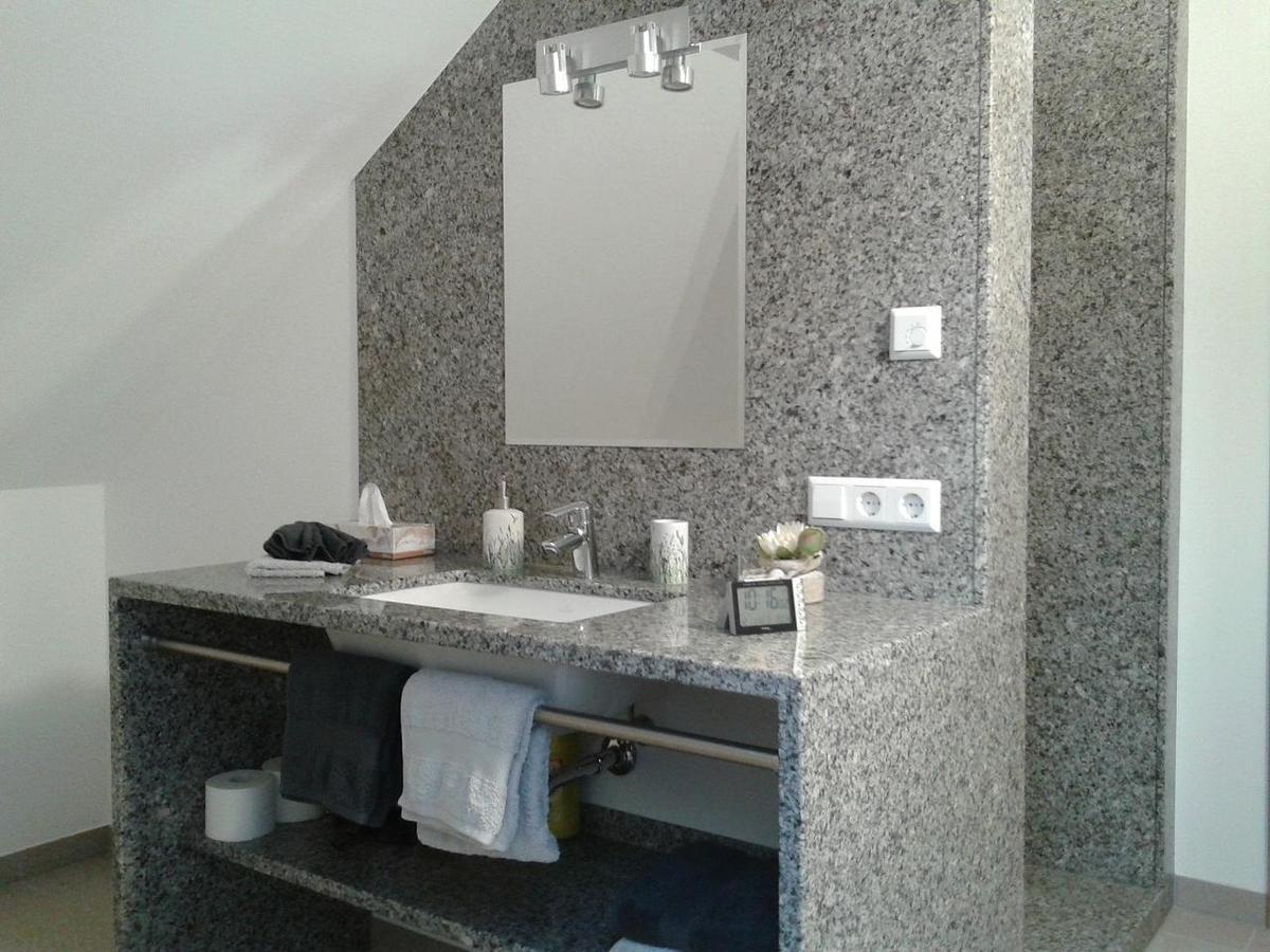 DZT-Schwarzwaldhotel garni Unterkirnach Zimmer foto